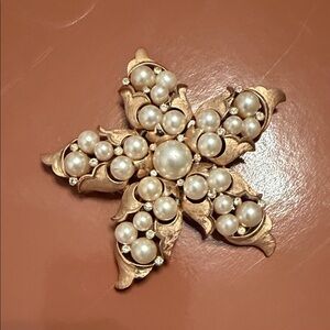 Vtg Trifari Large Faux Pearl and Goldtone Starburst Brooch - Women Jewelry